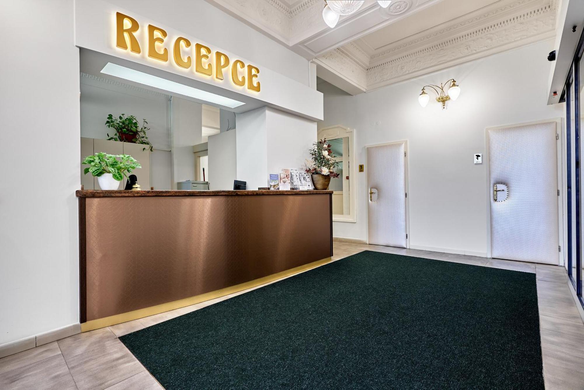 Hotel Maxim Mariánské Lázně Екстериор снимка